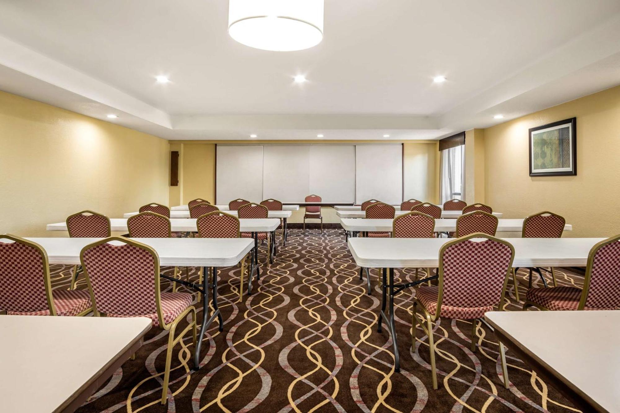 Americinn By Wyndham Grand Rapids Airport North Каскейд Экстерьер фото
